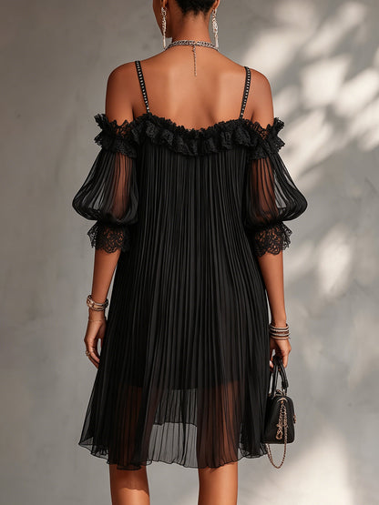 Mini vestido muselina con hombros descubiertos y bordes de encaje