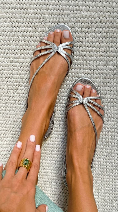 Sandalias Doradas Elegancia Estival