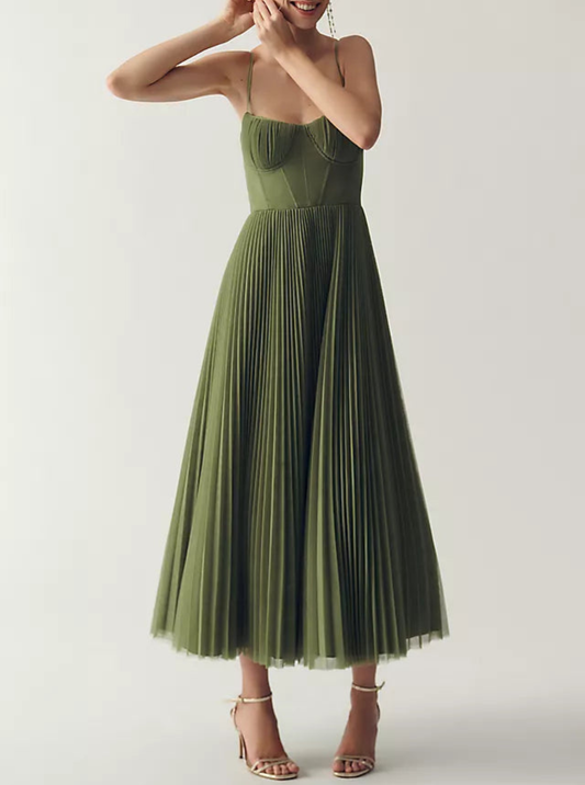 Elegante vestido de tul drapeado