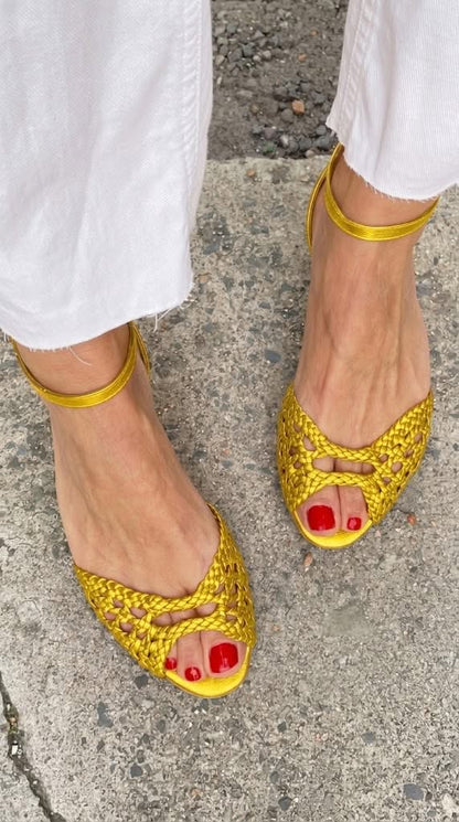Sandalias Trenzadas Doradas