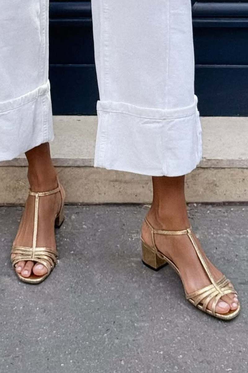 Sandalias Doradas Elegancia Diaria