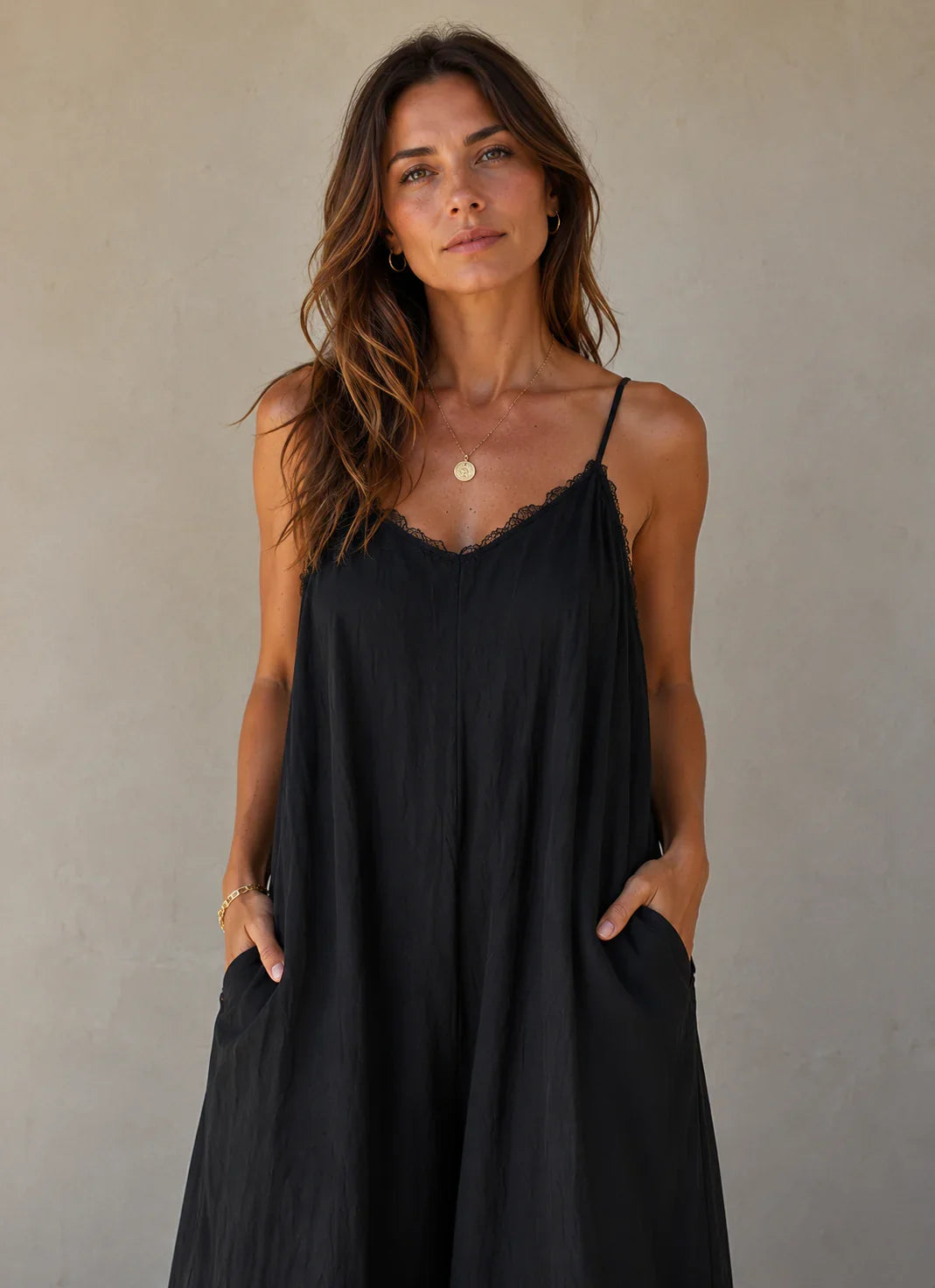 Mono minimalista de lino para mujer