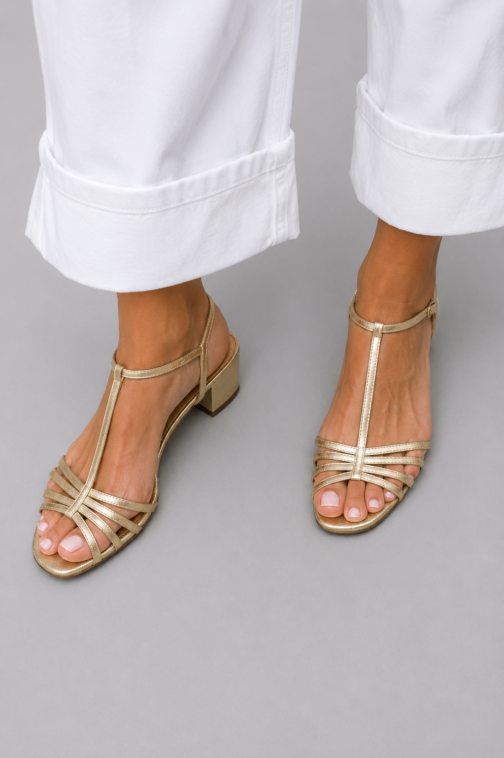 Sandalias Doradas Elegancia Diaria