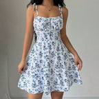 Vestido Corto Floral con Tirantes Ajustables