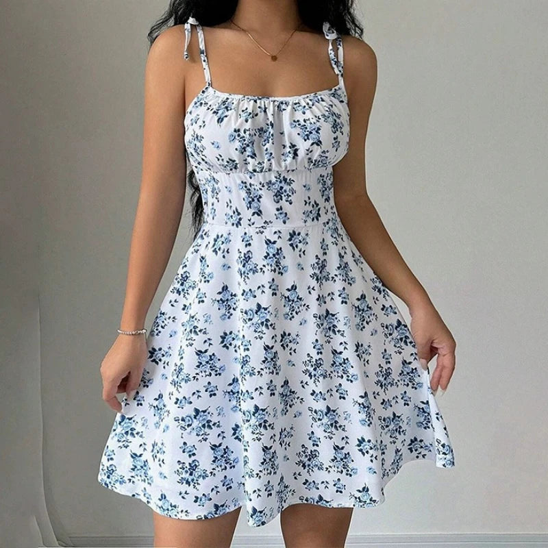 Vestido Corto Floral con Tirantes Ajustables