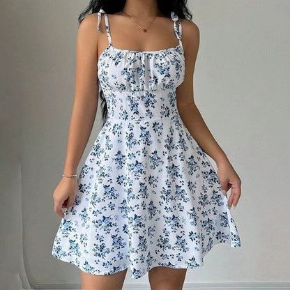 Vestido Corto Floral con Tirantes Ajustables