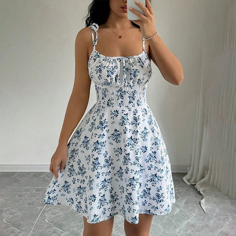 Vestido Corto Floral con Tirantes Ajustables