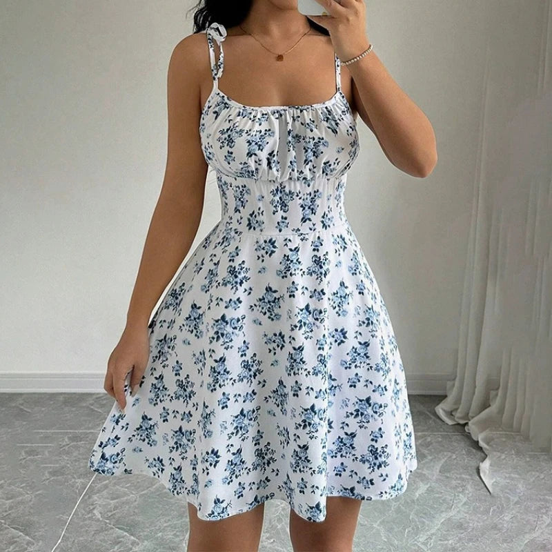 Vestido Corto Floral con Tirantes Ajustables