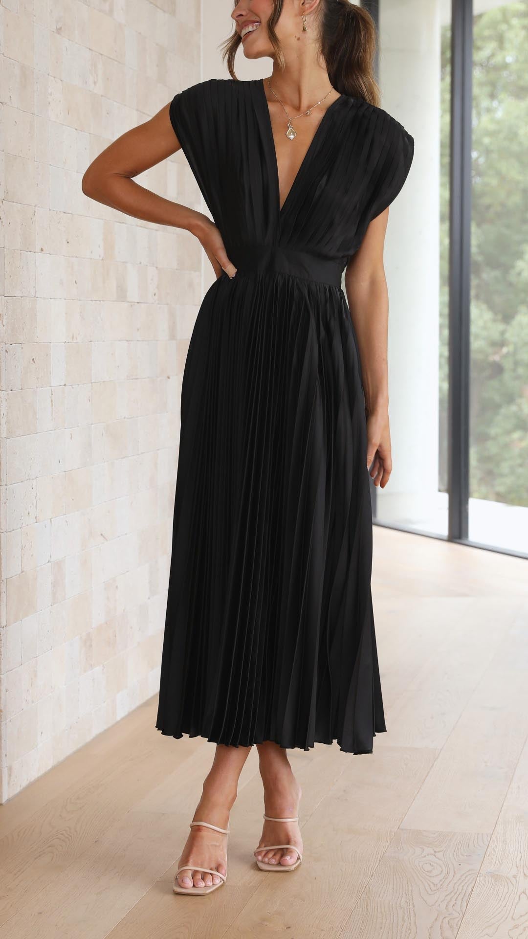 Vestido Elegante con Pliegues