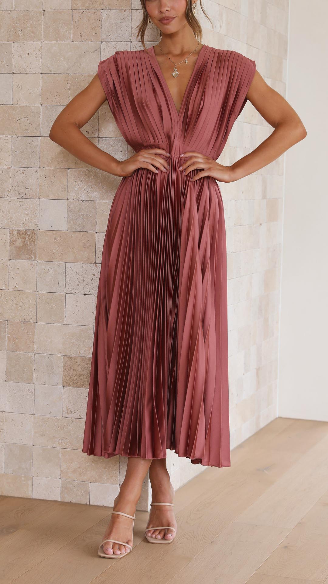 Vestido Elegante con Pliegues
