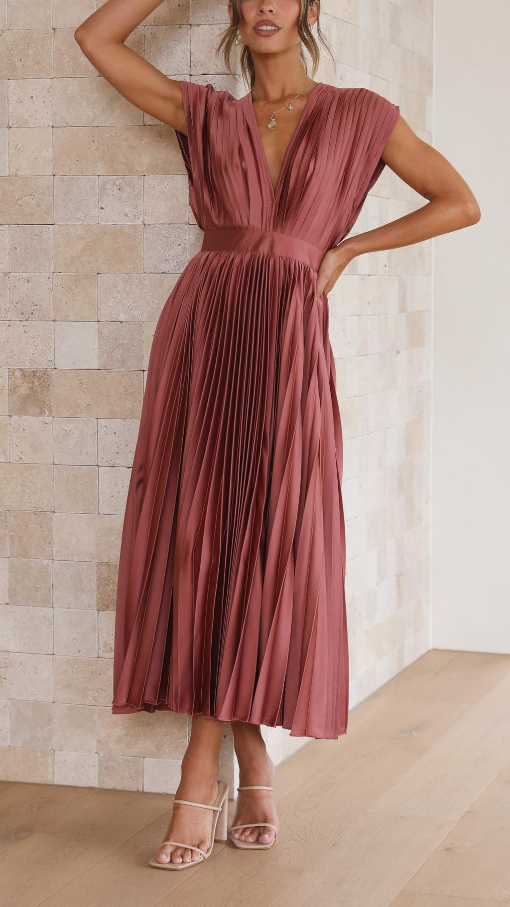 Vestido Elegante con Pliegues