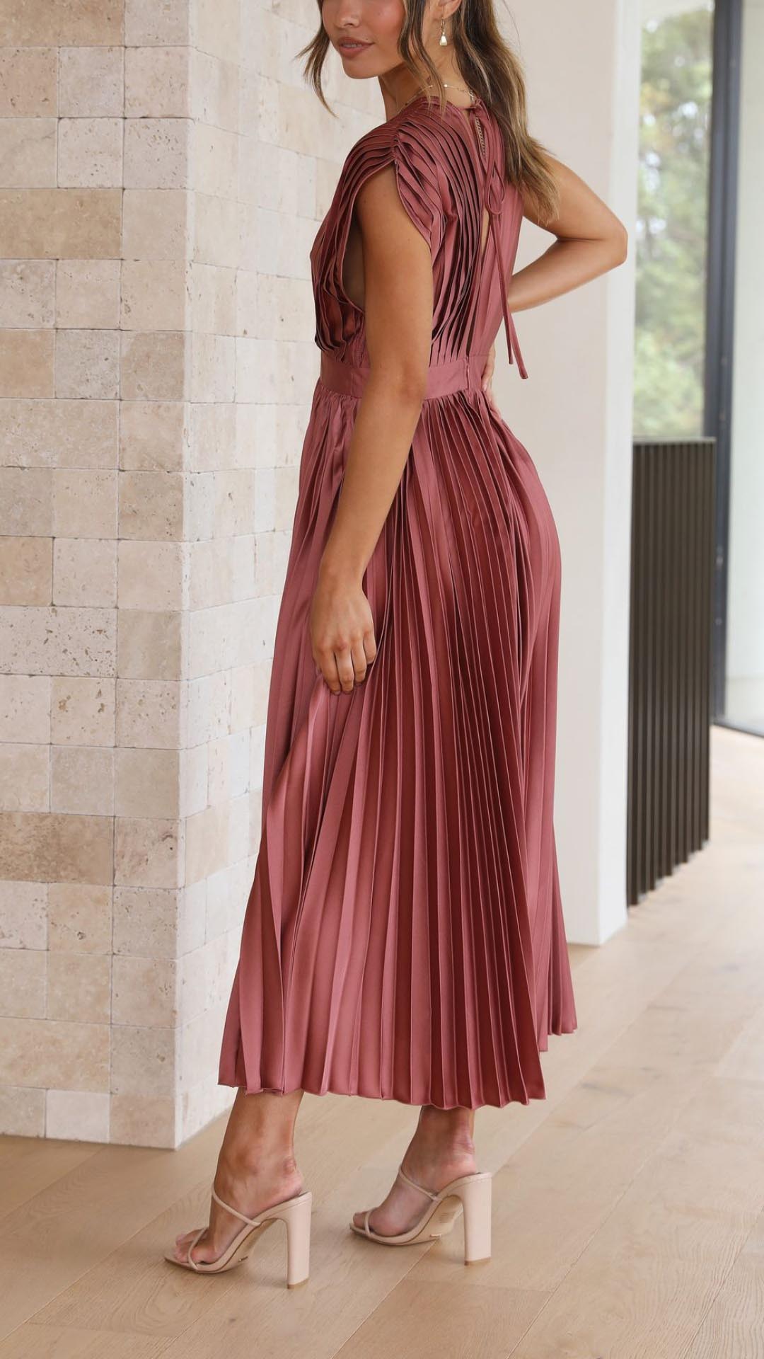 Vestido Elegante con Pliegues