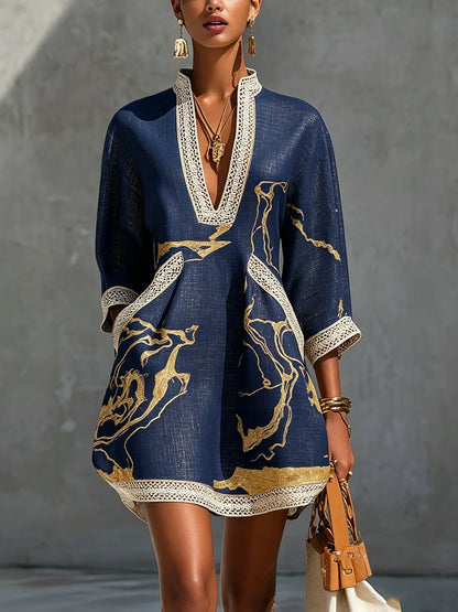 Minivestido de encaje de croché marfil con motivos dorados y escote en V