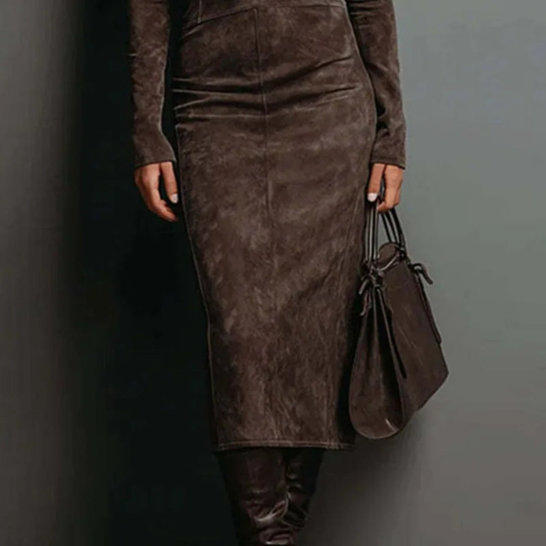 Vestido Largo de Ante con Cuello Alto